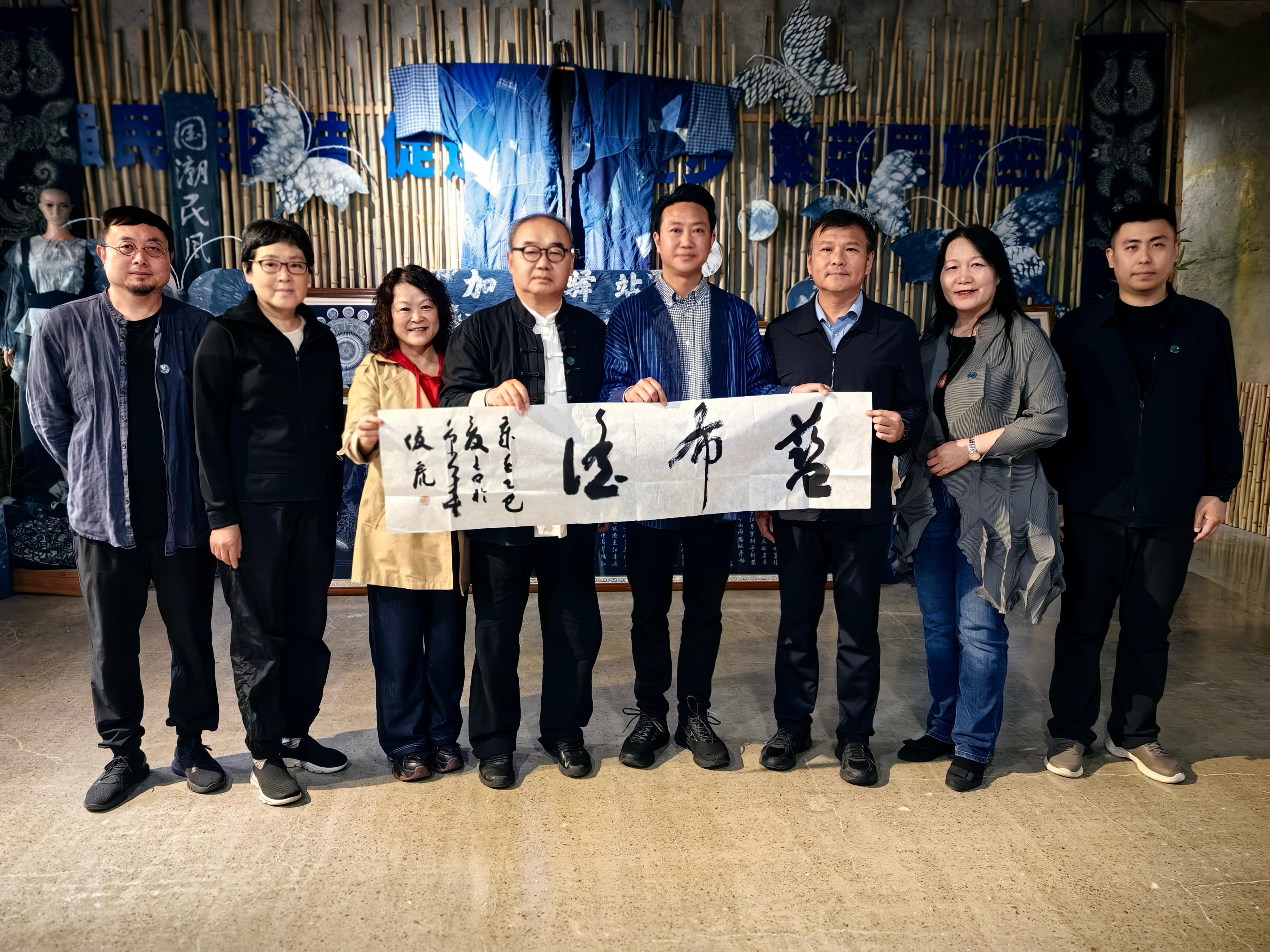 “开明文化走基层”活动在贵州安龙开展，社区、校园同享文化滋养