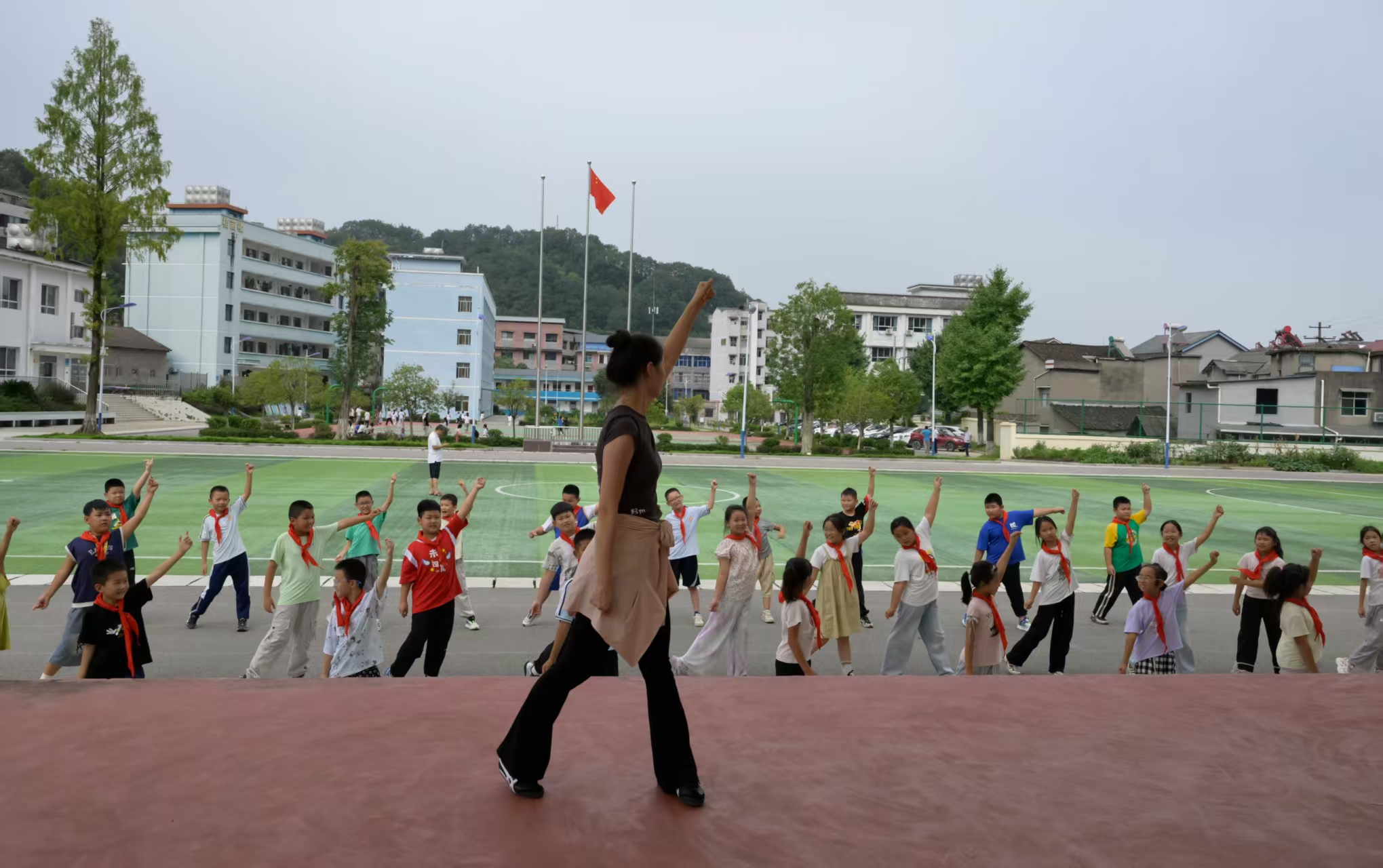 美育之光点亮山村课堂， “开明美育”项目走进湖北长阳救师口小学